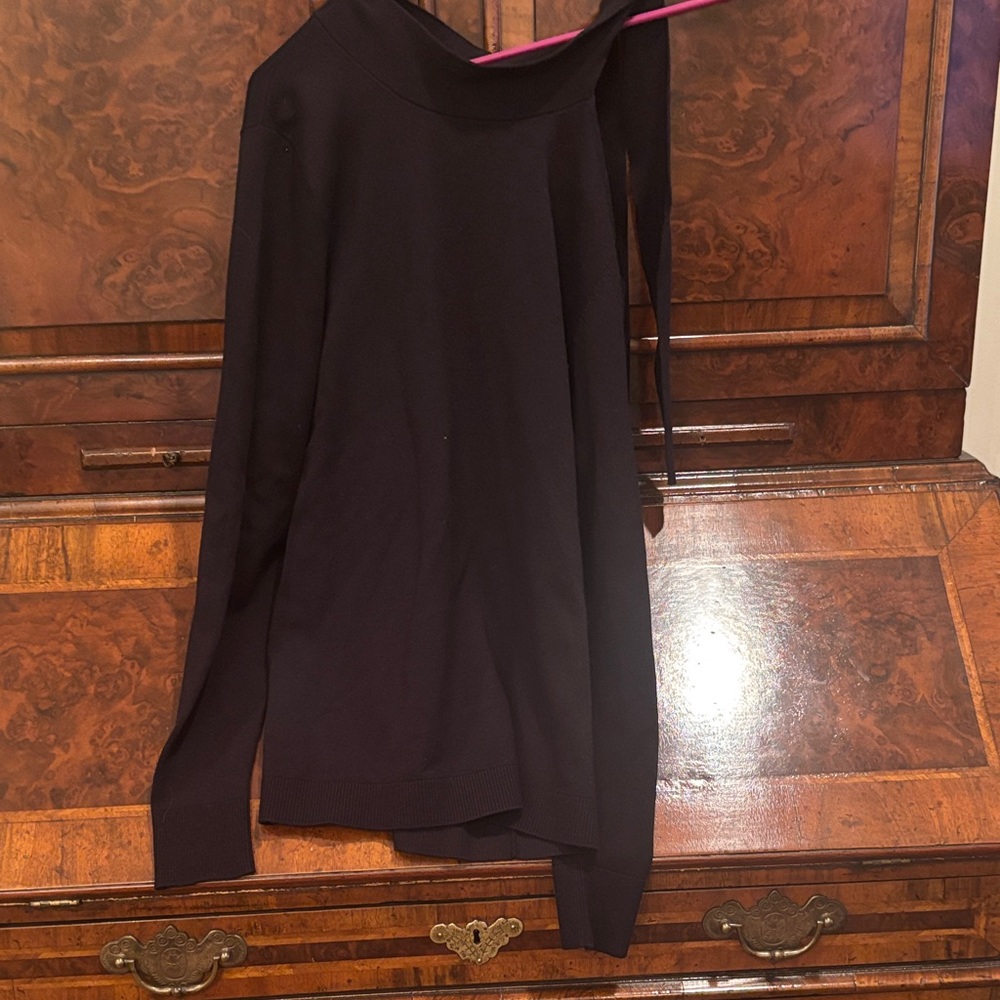 525 America Black Knit Top EUC.
